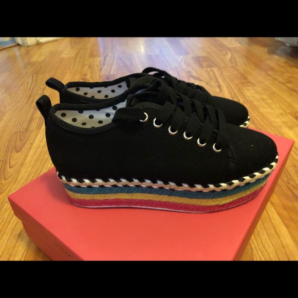 Betsy Johnson platform shoe - Picture 6 of 6